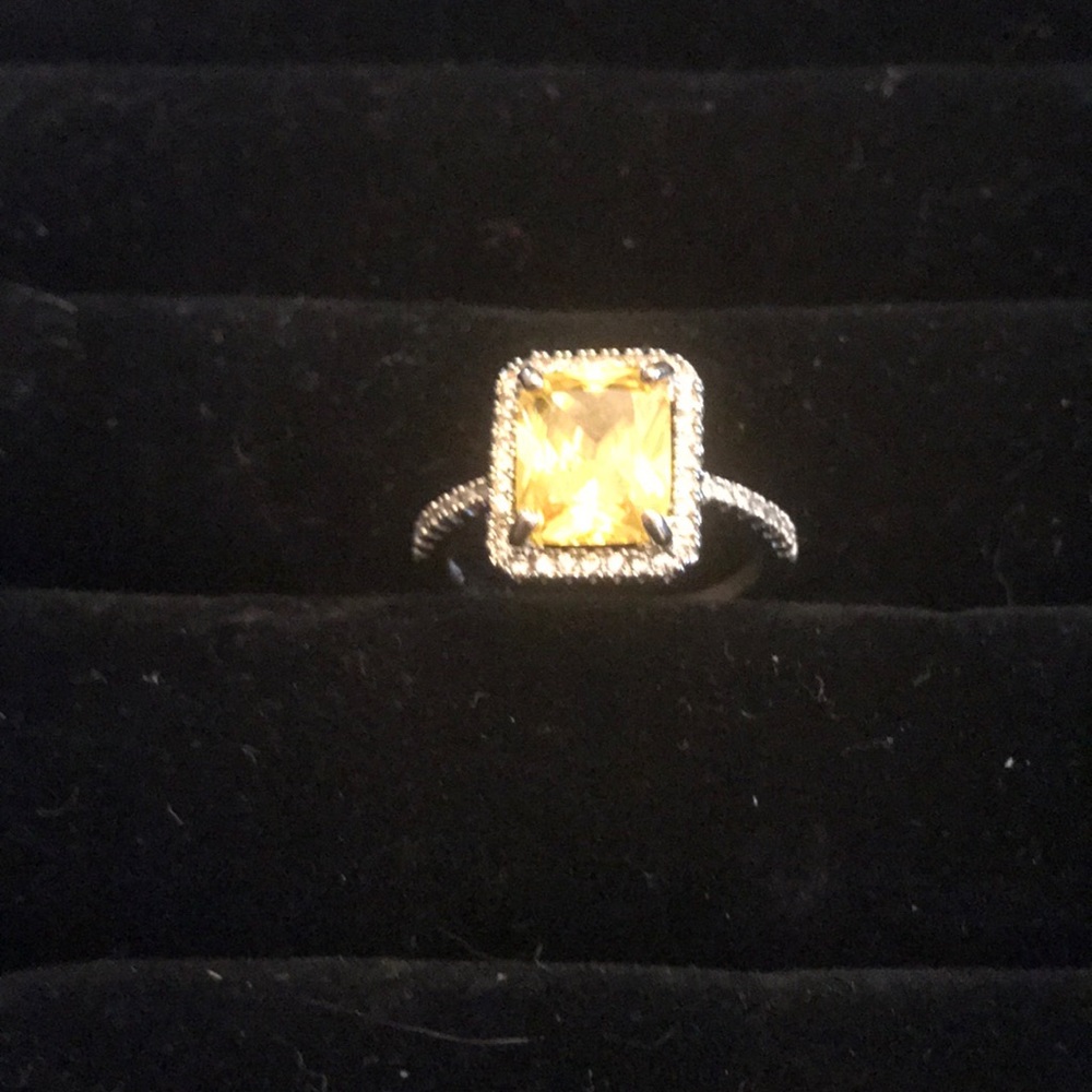 925 sterling cz with yellow cz stonr